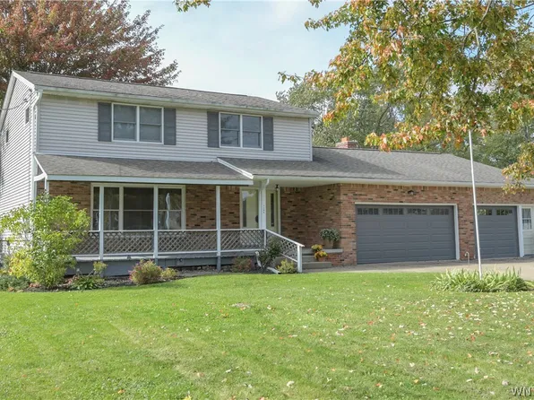 7106 Mavis Dr, North Tonawanda, NY 14120