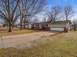 3138 W Crestview St, Springfield, MO 65807