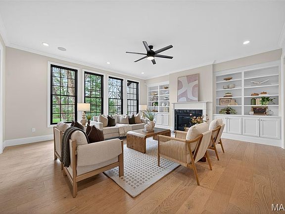 2nd image of 8 Briarbrook Trl
