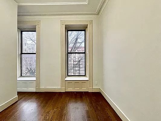 3rd image of 629 Willoughby Ave APT 3A