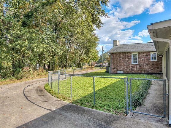 4th image of 209 Lakewood Cir