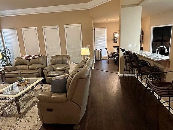 5th image of 848 Somerset Dr