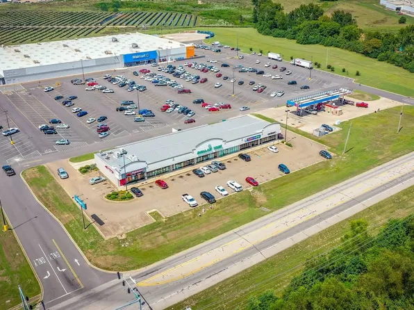 1716 S 4th St, Nashville, AR 71852