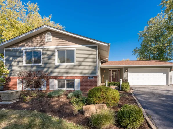 2 Sheridan Ct, Woodridge, IL 60517