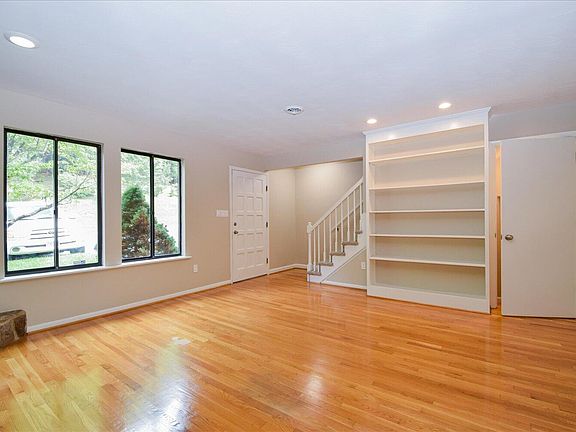 3rd image of 3355 Kelly Ln