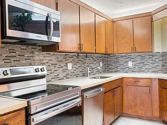 4th image of 5701 Camino Del Sol APT 204