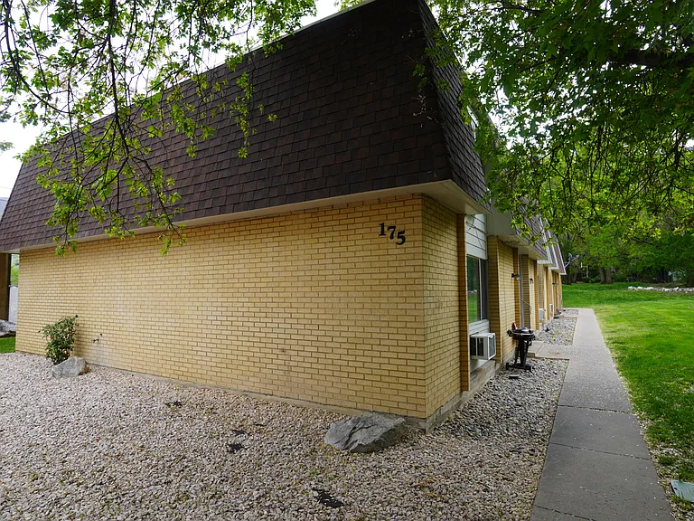 Apartments at 175 Main Street in Farmington — Photo 33