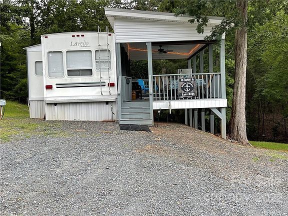 2nd image of 115 Deerfield Cir