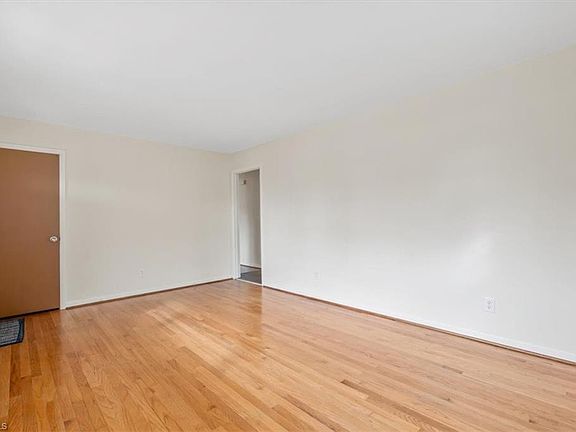 5th image of 2104 Carpenter St