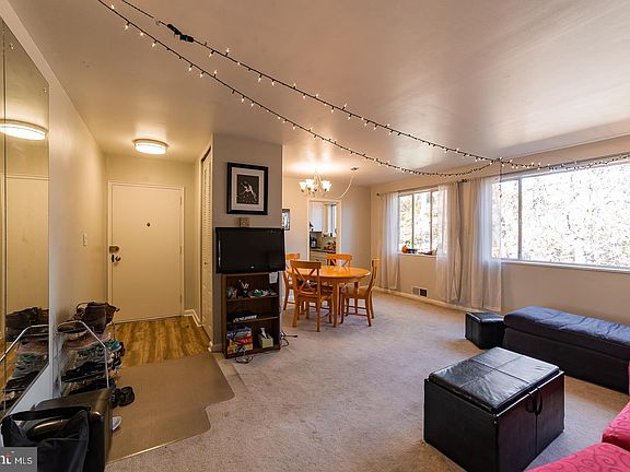 5th image of 10423 Montrose Ave APT 303