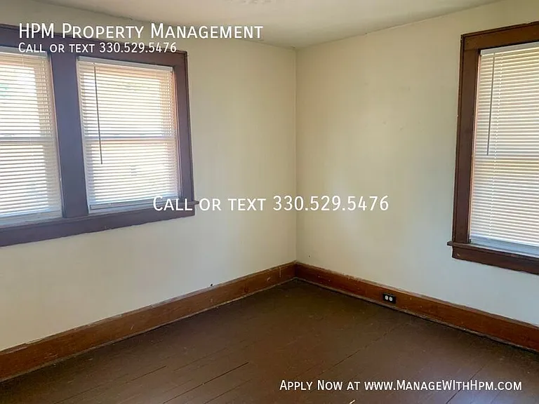 1525 Miami Ct NE — Photo 5