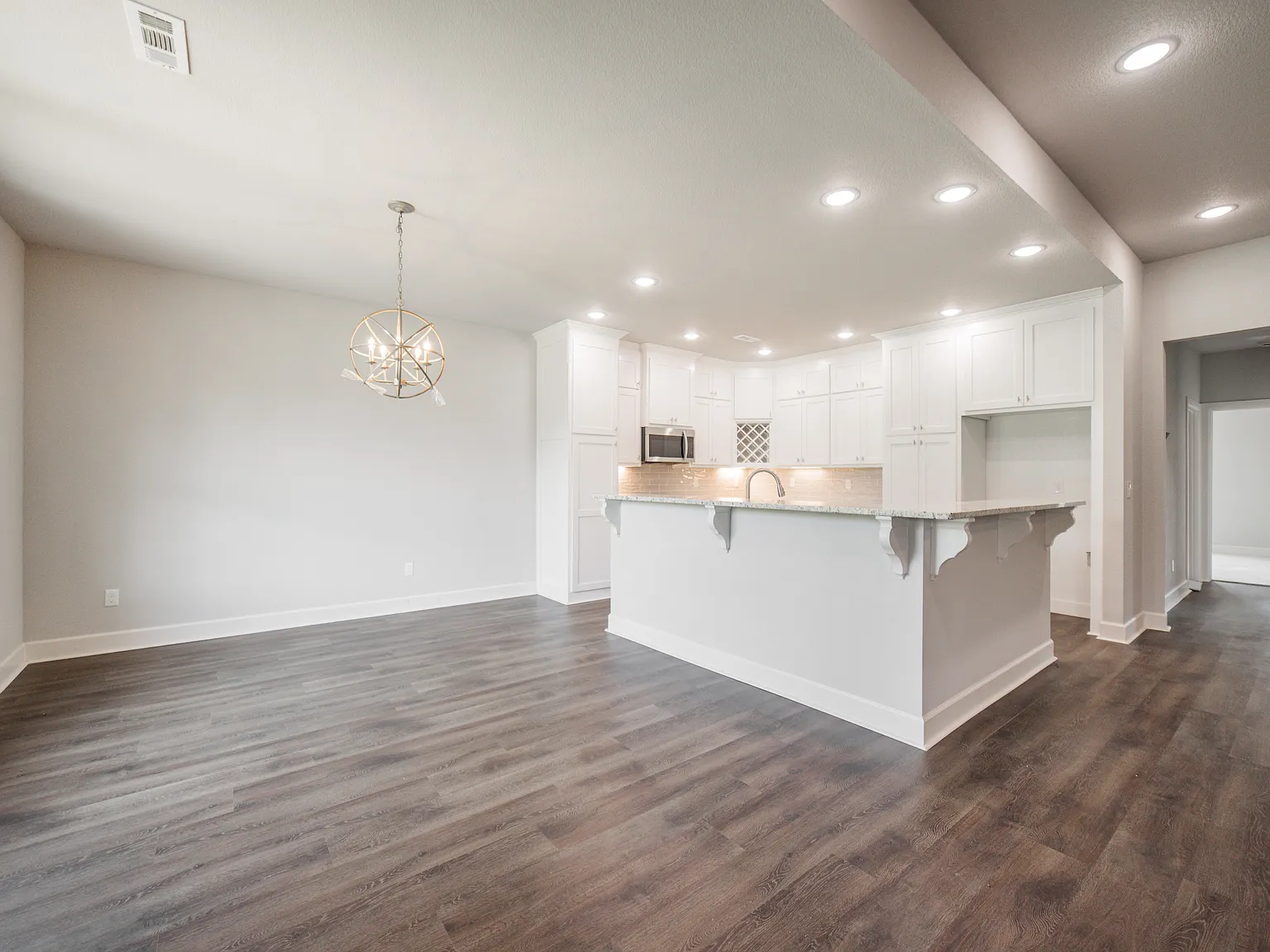4 bed, 2095 sqft, $2,750 — Photo 3