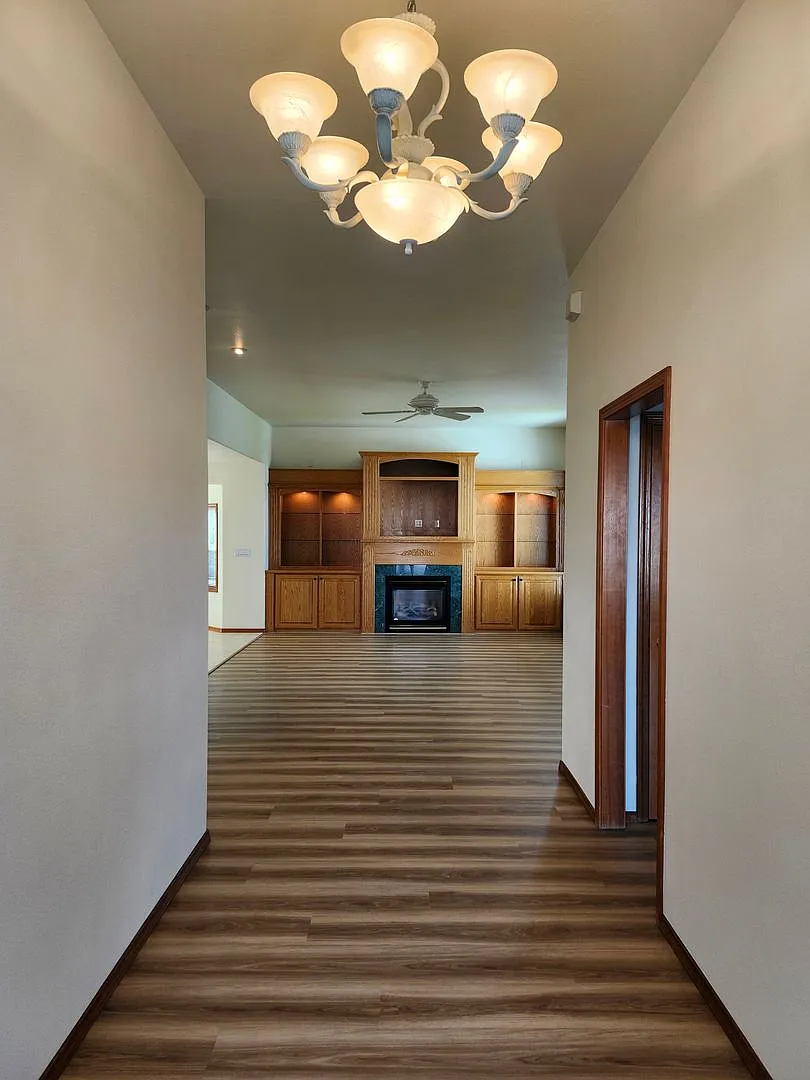 Golf Course Living! 3 bed + office, 3 Car Garage! — Photo 4