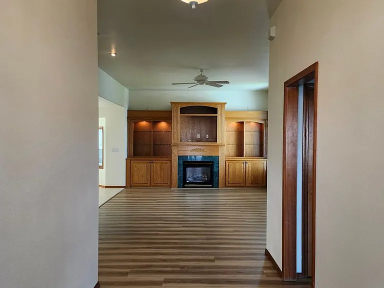 106 Prestwick Ln — Photo 4