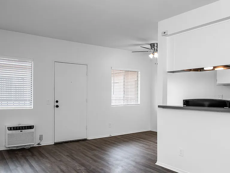 520 W. Wilson — Photo 20
