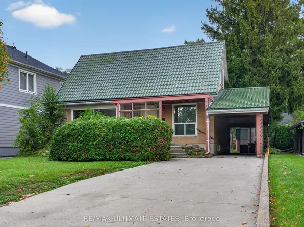 32 Broadleaf Rd, Toronto, ON M3B 1C2