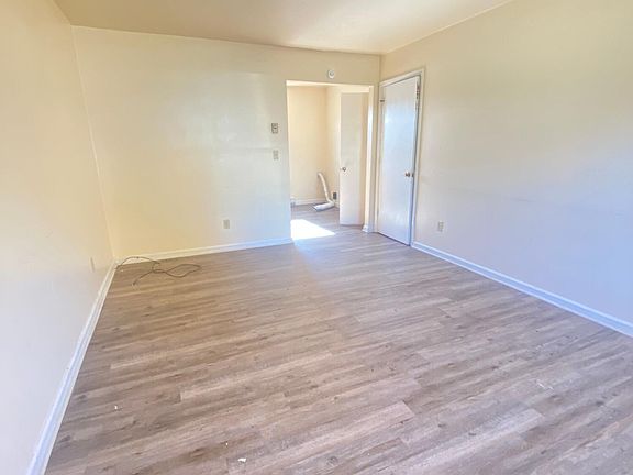 4th image of 331 Cedar Ave #333-335