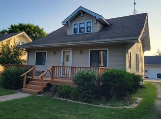 207 Oak St, Fredericksburg, IA 50630