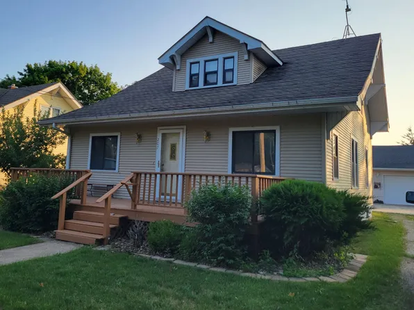 207 Oak St, Fredericksburg, IA 50630