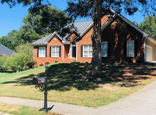 1215 Maple Creek Ln, Loganville, GA 30052