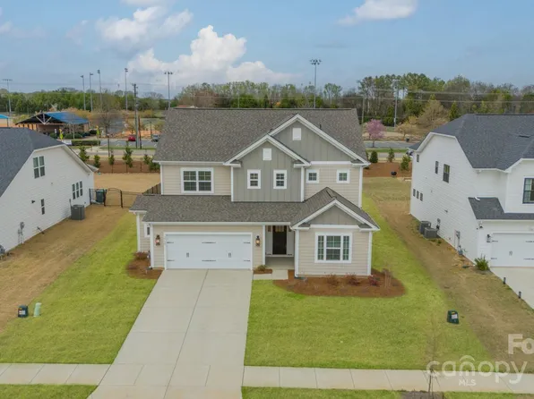 3918 Dahlia Dr, Harrisburg, NC 28075