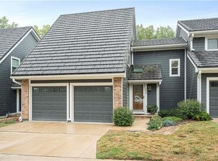 293 NE Bayview Dr, Lees Summit, MO 64064
