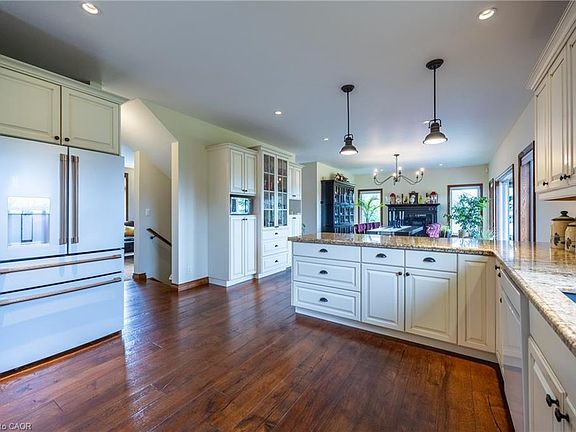 5th image of 493 Fishers Glen Rd