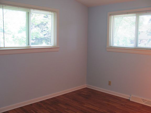 5th image of 2519 Saint Marys Dr