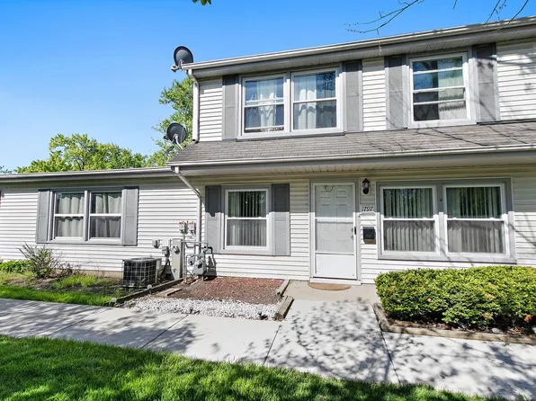 1797 Queensbury Cir, Hoffman Estates, IL 60169