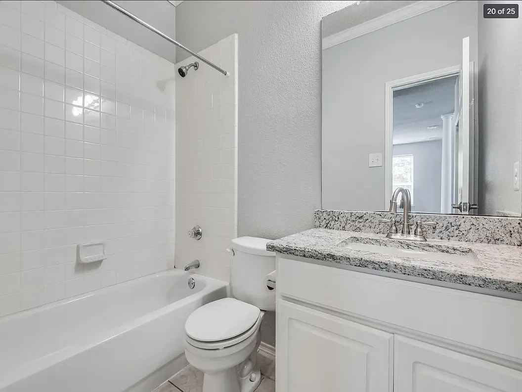 Building Photo - 2152 Wallbrook Dr