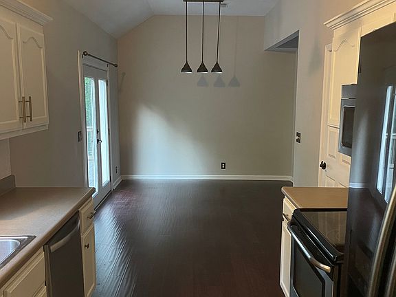 4th image of 110 Calloway Ln