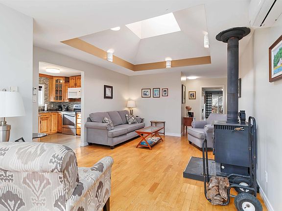 5th image of 64 Irene Ave