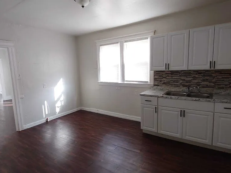 1481 Saint Clair St #1S — Photo 2