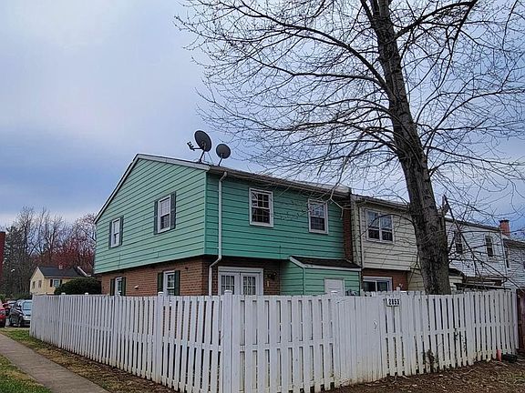 3rd image of 2853 Banks Ct