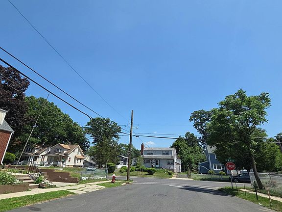 4th image of 341 McDowell St