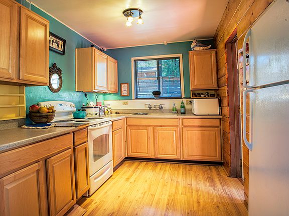 3rd image of 53049 Rockmere Dr