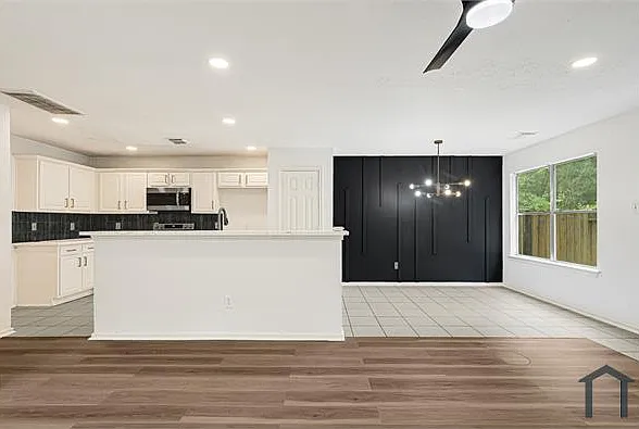 146 S Walden Elms Cir — Photo 15