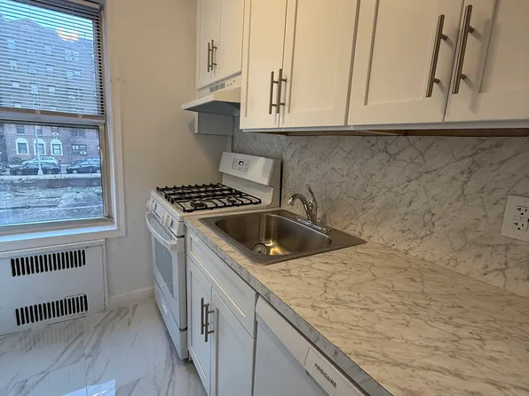 64-74 Saunders Street image 1 of 15