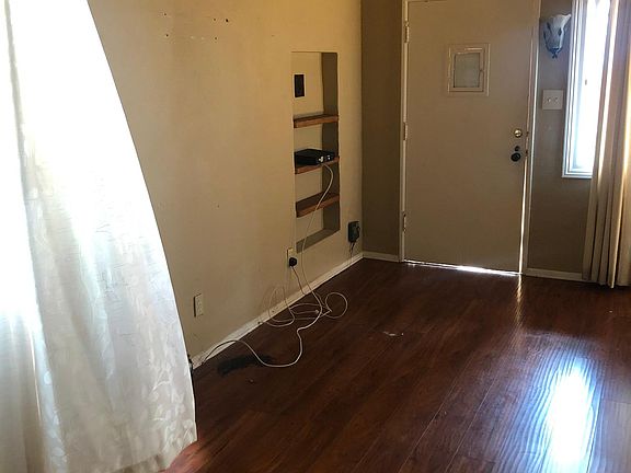 3rd image of 4161 Sutro Ave