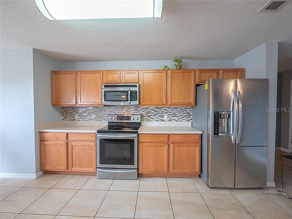 5th image of 351 Sky Valley St