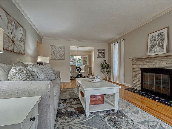 2nd image of 2516 Creekedge Dr