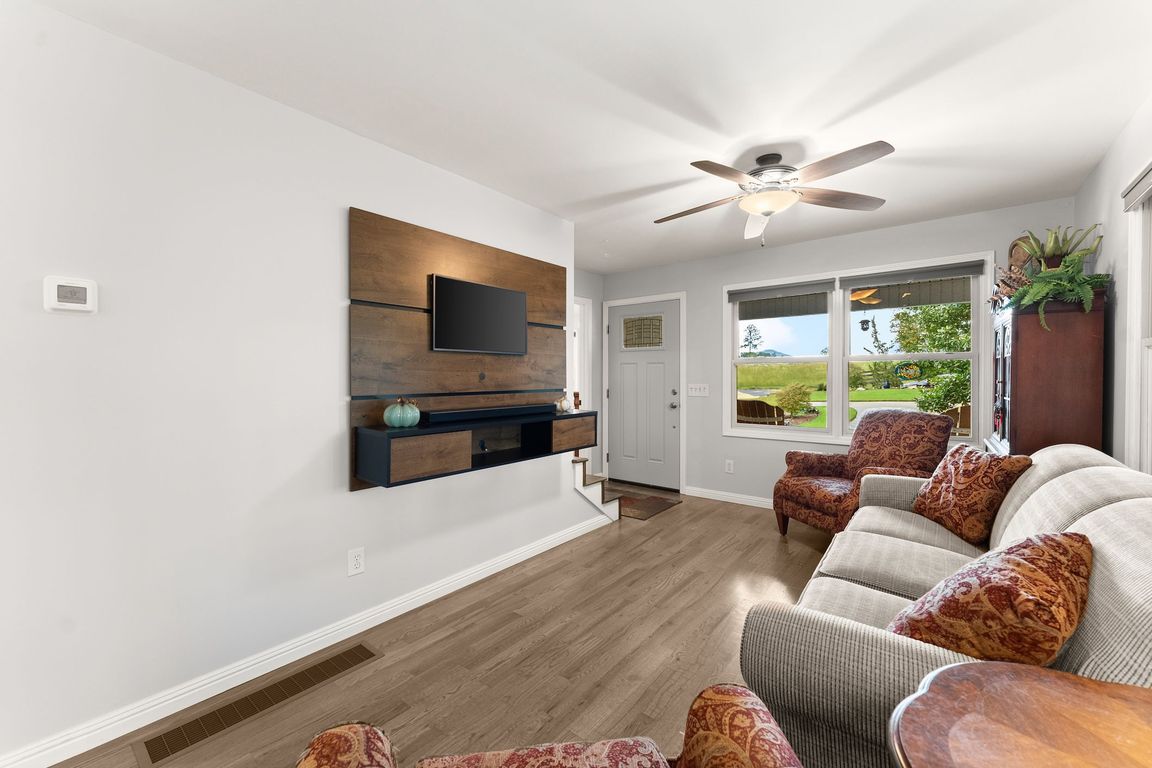 next background image