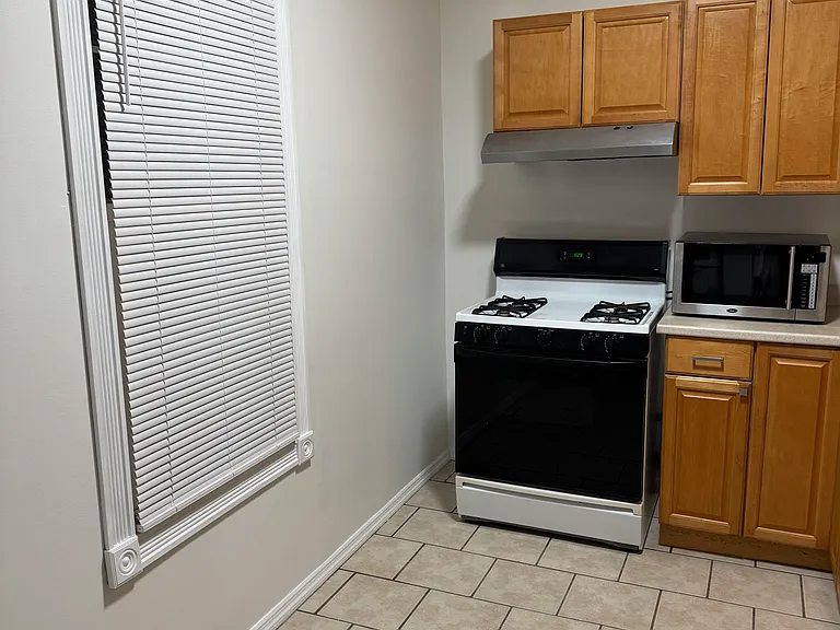 546 Walnut St #1 — Photo 2
