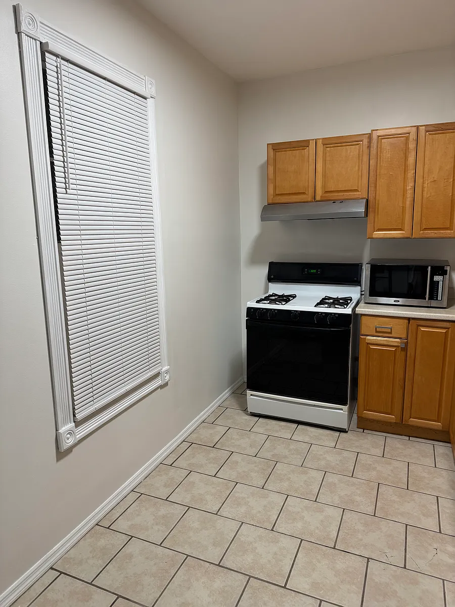 Building Photo - 546 Walnut St #1