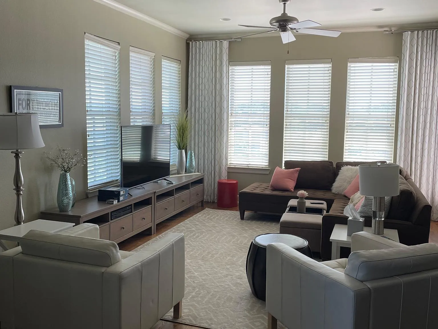 4 bed, 1807 sqft, $4,000 — Photo 2