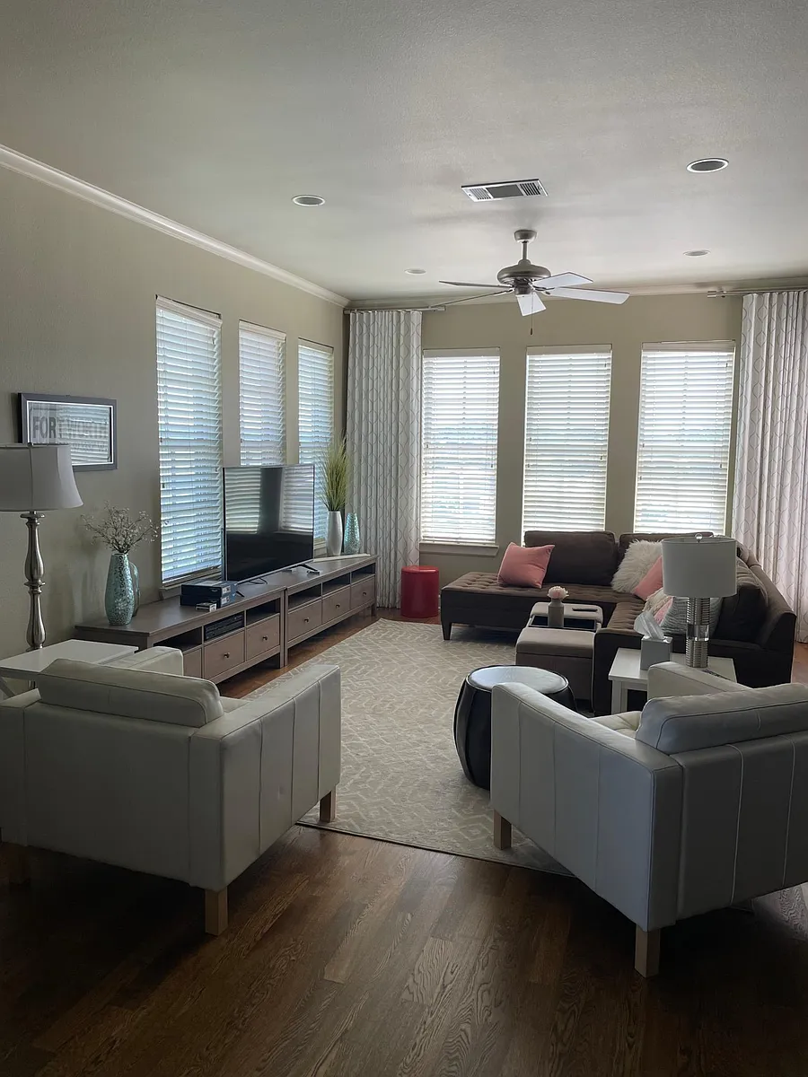 Building Photo - 2800 Sandage Ave #305