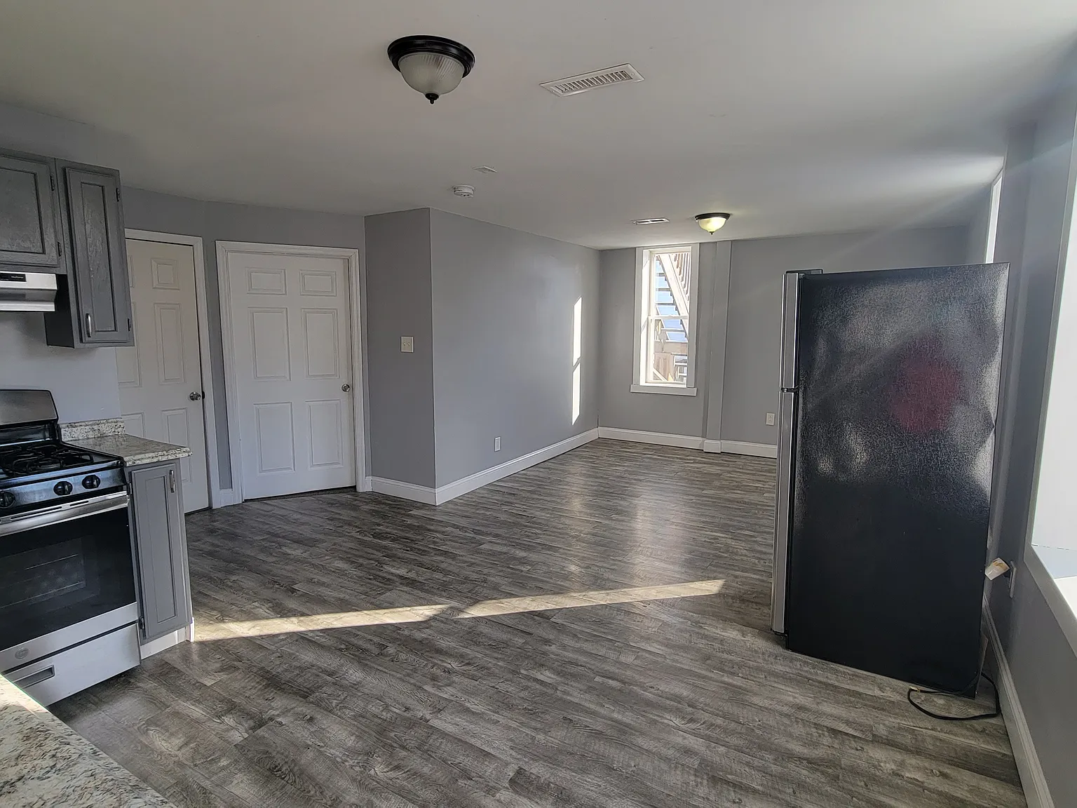 1 bed, $1,050 — Photo 2