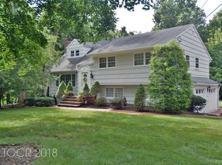 38 Stone Ledge Rd, Upper Saddle River, NJ 07458