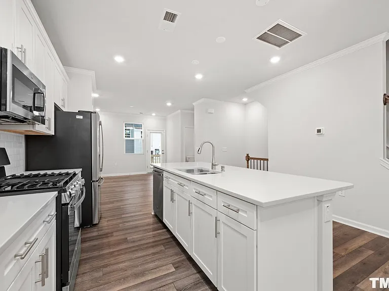 742 Cormiche Ln — Photo 6