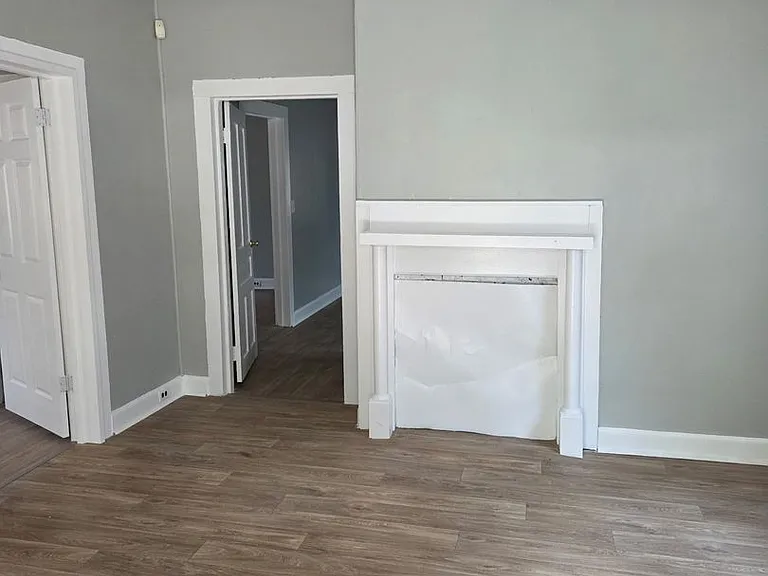 371 Bridge St — Photo 2